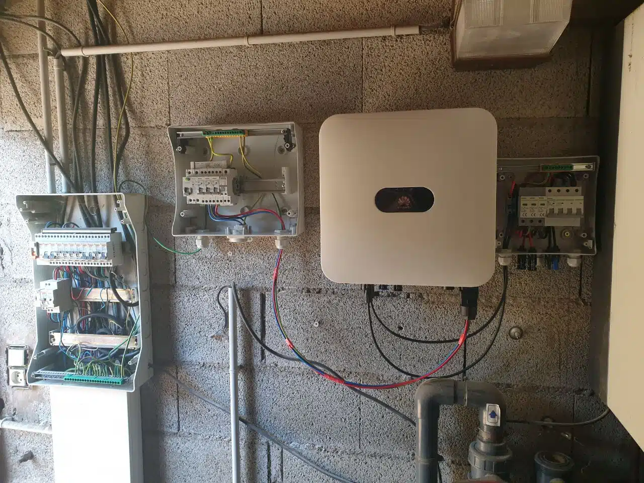boitiers ac et dc + onduleur huawei sun2000